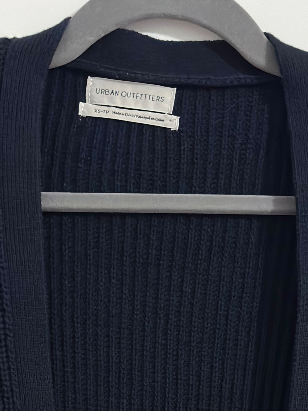 UO Cropped Sweater - Picture 3 of 4